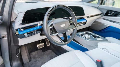Cadillac, Tesla, Cadillac Optiq 2026: Peningkatan Performa dan Colokan Tesla