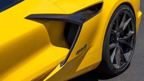 ‘That’s Wild Bro:’ Mechanic Removes Tire After Another Guy ‘Does It Cheaper'. Then He Notices Something That Could Save a Life