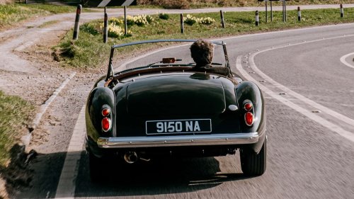 Restomod MGA Ini Memiliki Jiwa Miata, Hasilnya Brilian