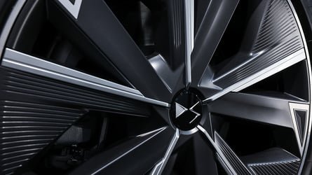 Les voitures deviennent plus plates, le nouveau minimalisme 3D