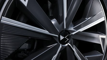 Les voitures deviennent plus plates, le nouveau minimalisme 3D