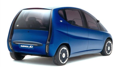 El Daewoo con retrovisores digitales y faros LED de los años 90