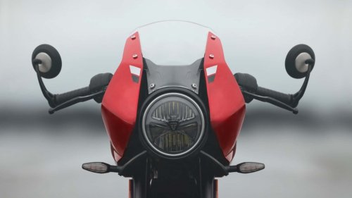 Triumph apunta a las naked de inicio con la Thruxton 400 y la Tracker 400
