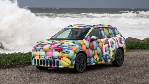Skoda Epiq : premières images officielles en camouflage aux couleurs vives