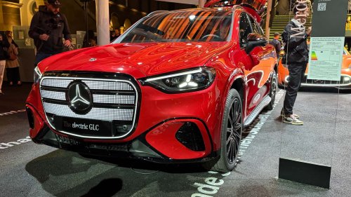 Mercedes, Mercedes GLC EV Sudah Terlihat Bakal Jadi Laris Manis