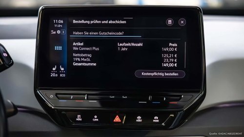 ADAC warnt vor Extrakosten durch Abos im Auto