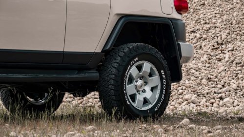 This Toyota FJ Cruiser Took 1,000 Hours to Restore. It Looks Gorgeous