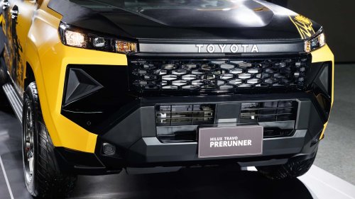 Toyota, Toyota Hilux, Neuer Toyota Hilux: Basismodell mit Schaltgetriebe