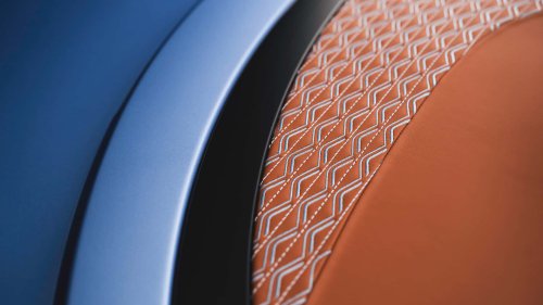 Un descapotable a medida con motor W12 y detalles hechos a mano