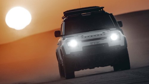 Le Defender partenaire officiel du Dakar 2026 : à l'œuvre dans le désert