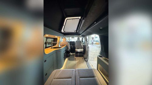 Motor diésel de 150 CV y base Ford o VW para esta camper con un gran techo desplegable