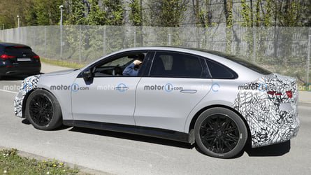 Die Elektro-C-Klasse von Mercedes verliert an Tarnung