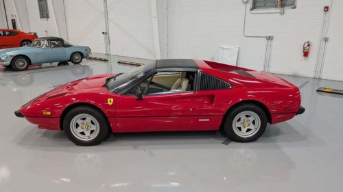 Cette Ferrari 308 GTS de Magnum est mise aux enchères
