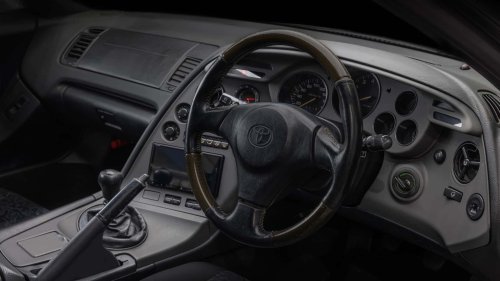 Toyota fabrique de nouveaux tableaux de bord pour une sportive vieille de 30 ans