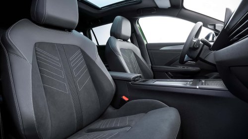 2026 Opel Astra Revealed: Facelift Brings a Light Bar and Smarter Headlights