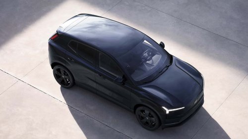 La Volvo EX30 se pare entièrement de noir avec l'édition Black Edition