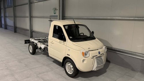 Caselani convierte una Piaggio Ape en una furgoneta retro impresionante