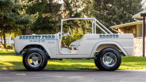 Un Ford Bronco sans freins avant est mis aux enchères