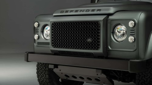 Land Rover, Rover, Land Rover Spends 300 Hours Painting a Classic Defender V-8