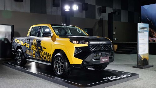 Toyota, Toyota Hilux, Neuer Toyota Hilux: Basismodell mit Schaltgetriebe