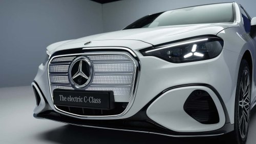 El nuevo Clase C eléctrico recupera el frontal de los Mercedes clásicos