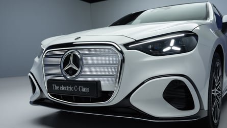 El nuevo Clase C eléctrico recupera el frontal de los Mercedes clásicos