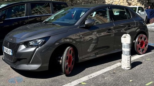 Peugeot, Alasan Mengapa Peugeot 208 Ini Memiliki Empat Roda Berbeda