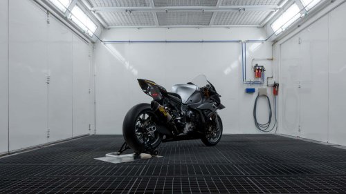 Superbike Baru dari BMW Padukan Tenaga dan Desain Indah