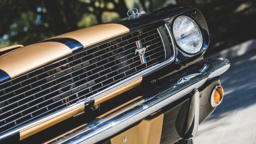 'No Apple CarPlay:' Man’s Ford Doesn't Have Cupholders, a Radio, or a Backseat. Why Won’t He Sell It?