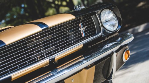 Ford, 'No Apple CarPlay:' Man’s Ford Doesn't Have Cupholders, a Radio, or a Backseat. Why Won’t He Sell It?