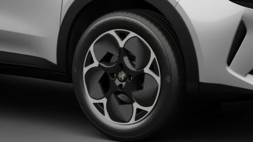 Alfa Romeo, El Alfa Romeo Junior desplaza la matrícula a un lado