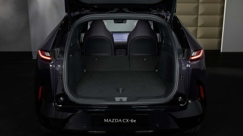 Mazda CX-6e vs. Tesla Model Y: comparativa de SUV eléctricos