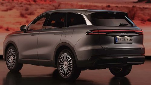 425 CV, 4x4, 140 km en eléctrico y 38.990 € (con descuento): el nuevo SUV de Ebro ya está aquí
