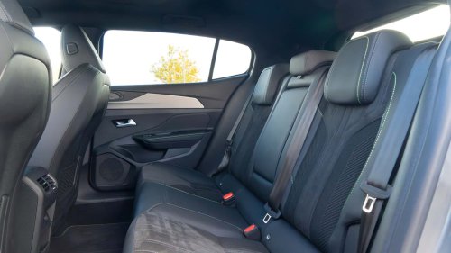 210 CV y 453 km de autonomía, para este crossover coupé de imagen deportiva