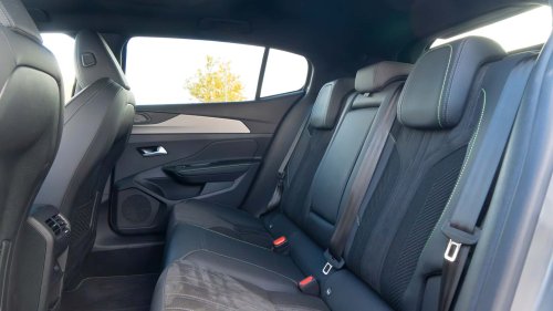 210 CV y 453 km de autonomía, para este crossover coupé de imagen deportiva