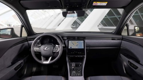 Lexus, Lexus ES, Toyota, El Lexus (basado en un Toyota) de acceso es ahora más asequible