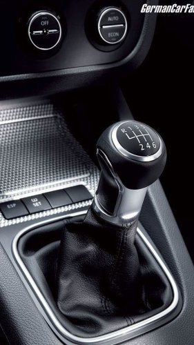 Bos Bugatti Memiliki dan Mengendarai Volkswagen Golf R32