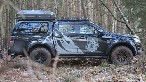 El pick-up con ducha y tienda en el techo que recorrió 5 países en 10 días