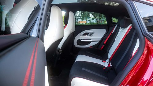 Mercedes-Benz CLA 2025: conducimos la cautivadora berlina