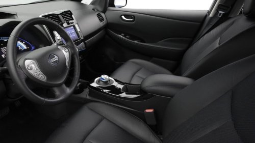 Woman’s Townhouse Isn’t In Front of Her Parking Lot. So She Uses This Trick to Charge Her 2013 Nissan Leaf From Her Bedroom