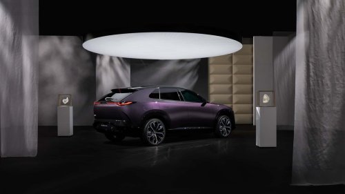 Mazda CX-6e vs. Tesla Model Y: comparativa de SUV eléctricos