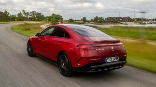 Mercedes-Benz CLA 2025: conducimos la cautivadora berlina