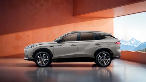 Toyota, MG, ¿Caro el Toyota RAV4? El MG HS Hybrid+ cuesta 10.600 euros menos
