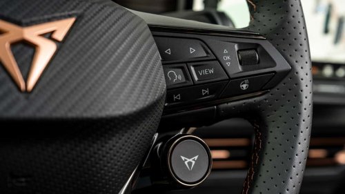 Al volante del esperado CUPRA Born  VZ 2026: con 326 CV y batería de 79 kWh