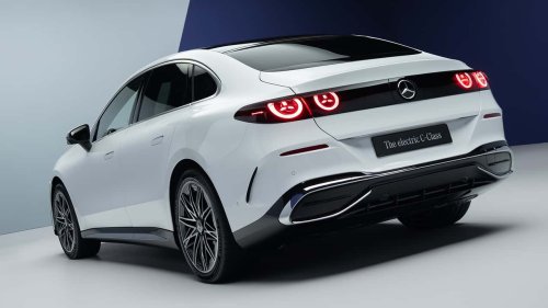 El nuevo Clase C eléctrico recupera el frontal de los Mercedes clásicos