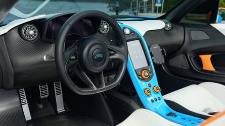 916 CV a cielo descubierto: uno de los cinco McLaren P1 Spider se subasta