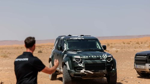 ¡A la caza del Land Rover Defender del Dakar!