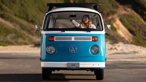 VW restaura la T2 Microbus que sobrevivió a los incendios de California