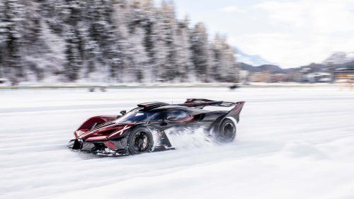 Bugatti, Bugatti Took Its Best Hypercars Ice Drifting. It's Pure Cinema