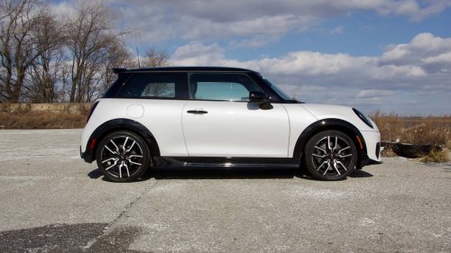 MINI, 'Why Is There a Rope Here?:' Woman Gets Mini Cooper as Loaner. Then She Tries to Use the 'PRNDL'